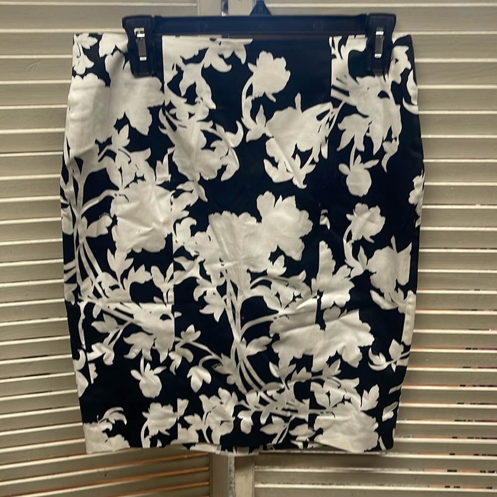 Bebe floral skirt